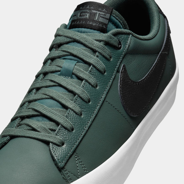 NIKE SB BLAZER LOW PRO GT - VINTAGE GREEN/BLACK